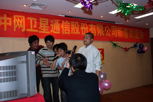 公司员工欢唱