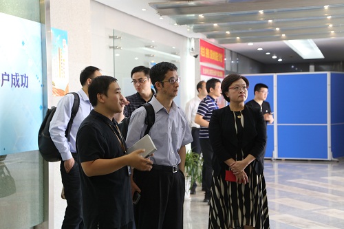 亚洲卫星公司领导一行来我公司莅临参观指导